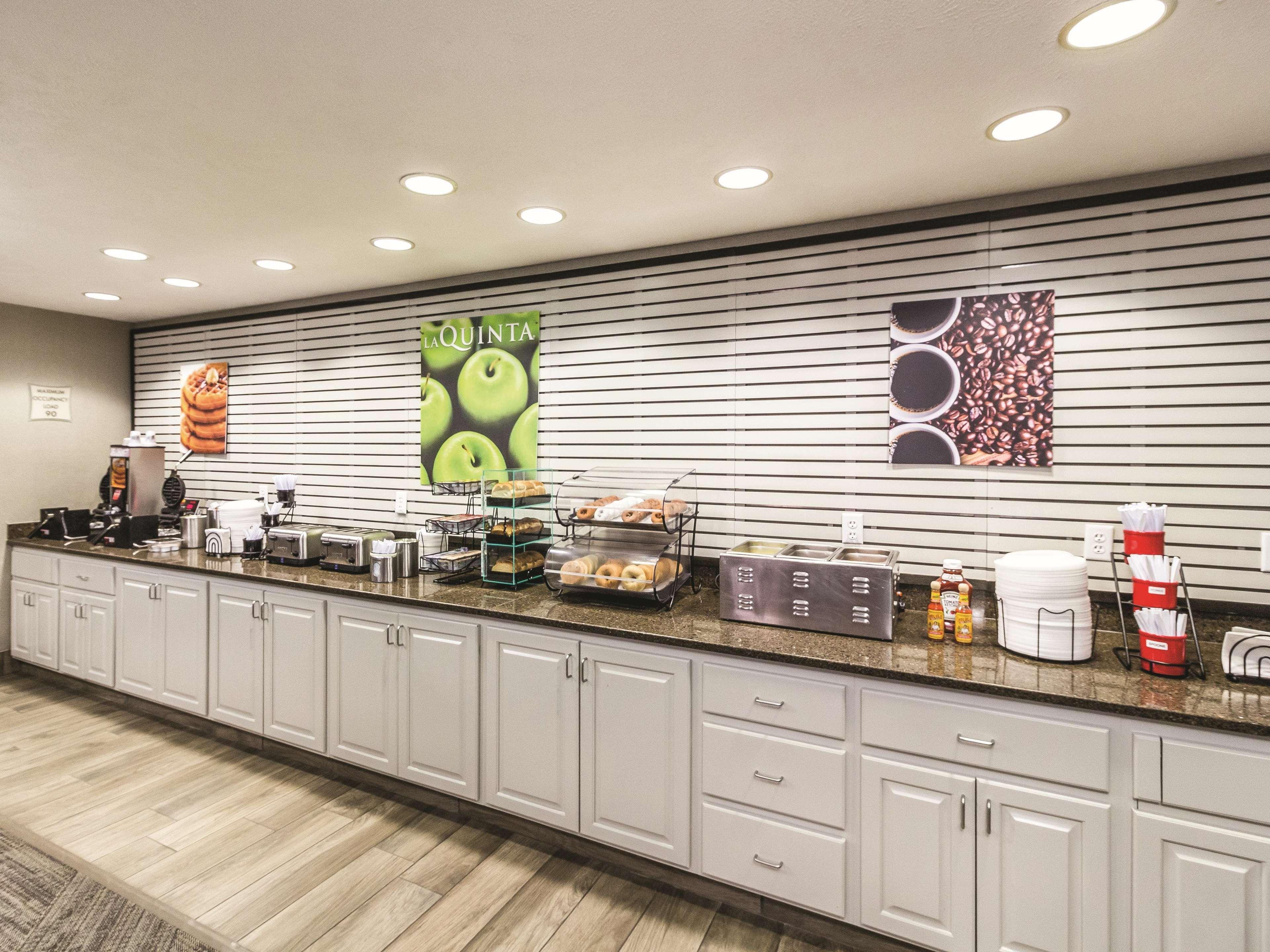 La Quinta By Wyndham Fargo-Medical Center Hotel Bagian luar foto