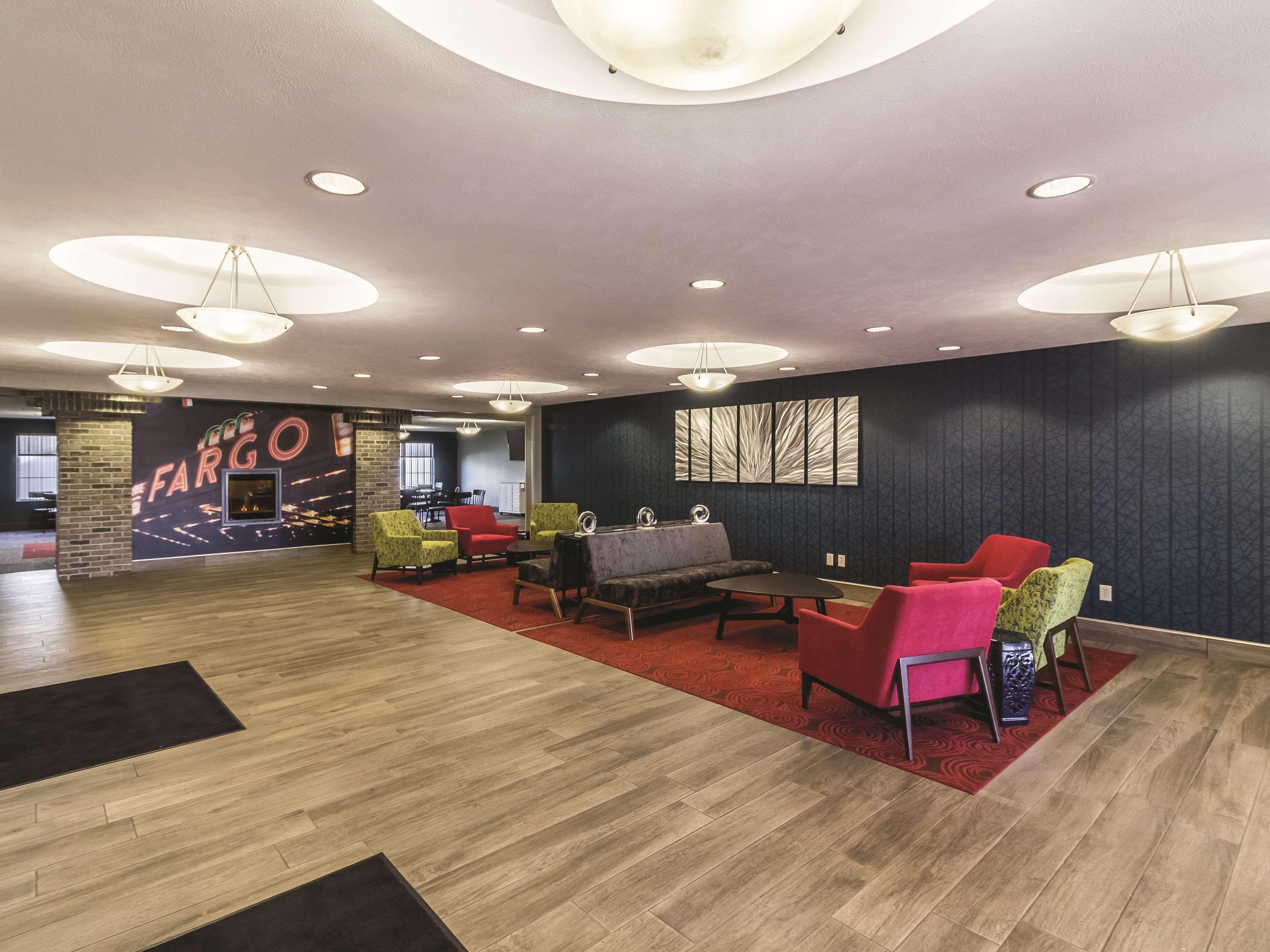 La Quinta By Wyndham Fargo-Medical Center Hotel Bagian luar foto