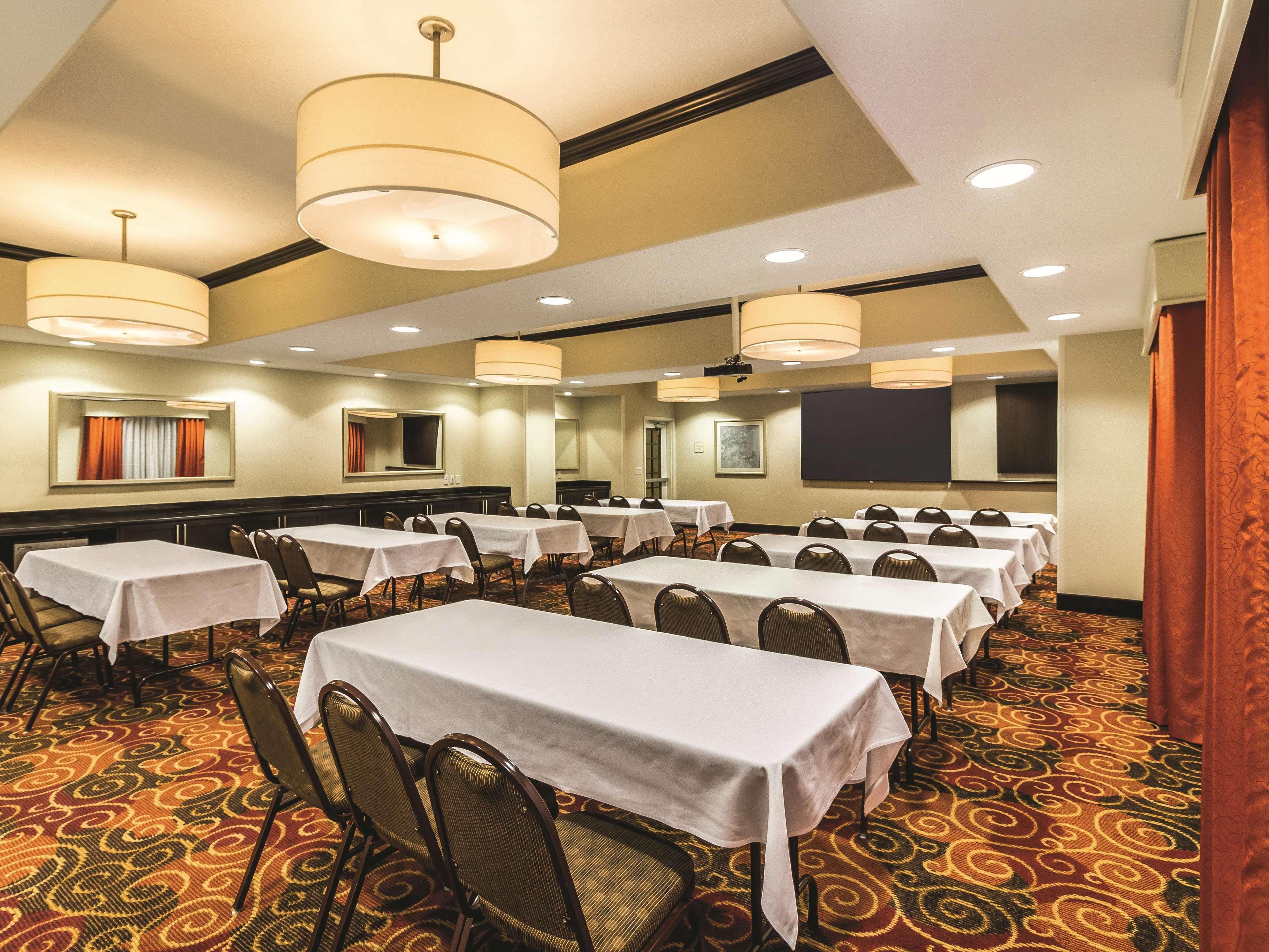 La Quinta By Wyndham Fargo-Medical Center Hotel Bagian luar foto