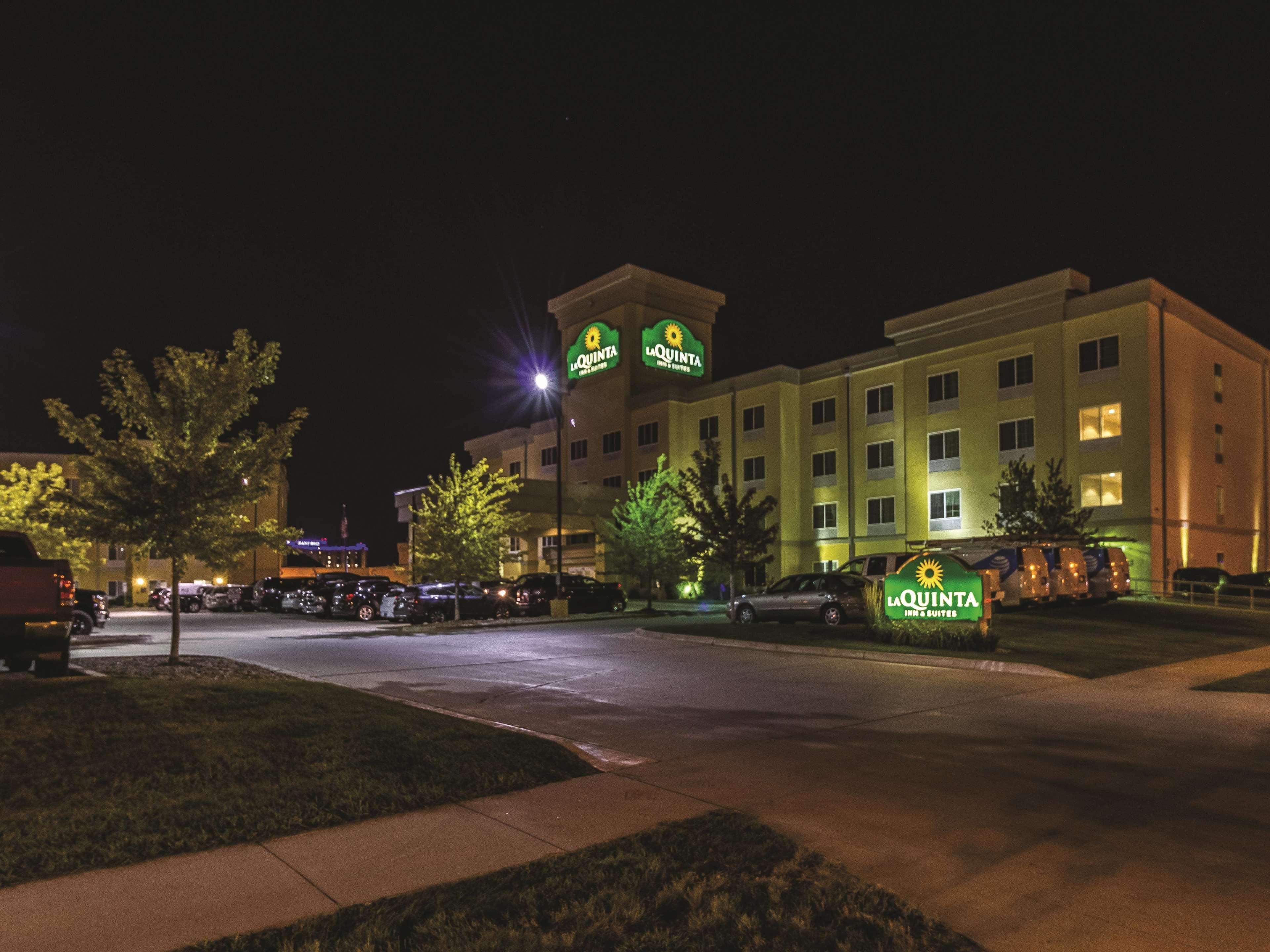 La Quinta By Wyndham Fargo-Medical Center Hotel Bagian luar foto