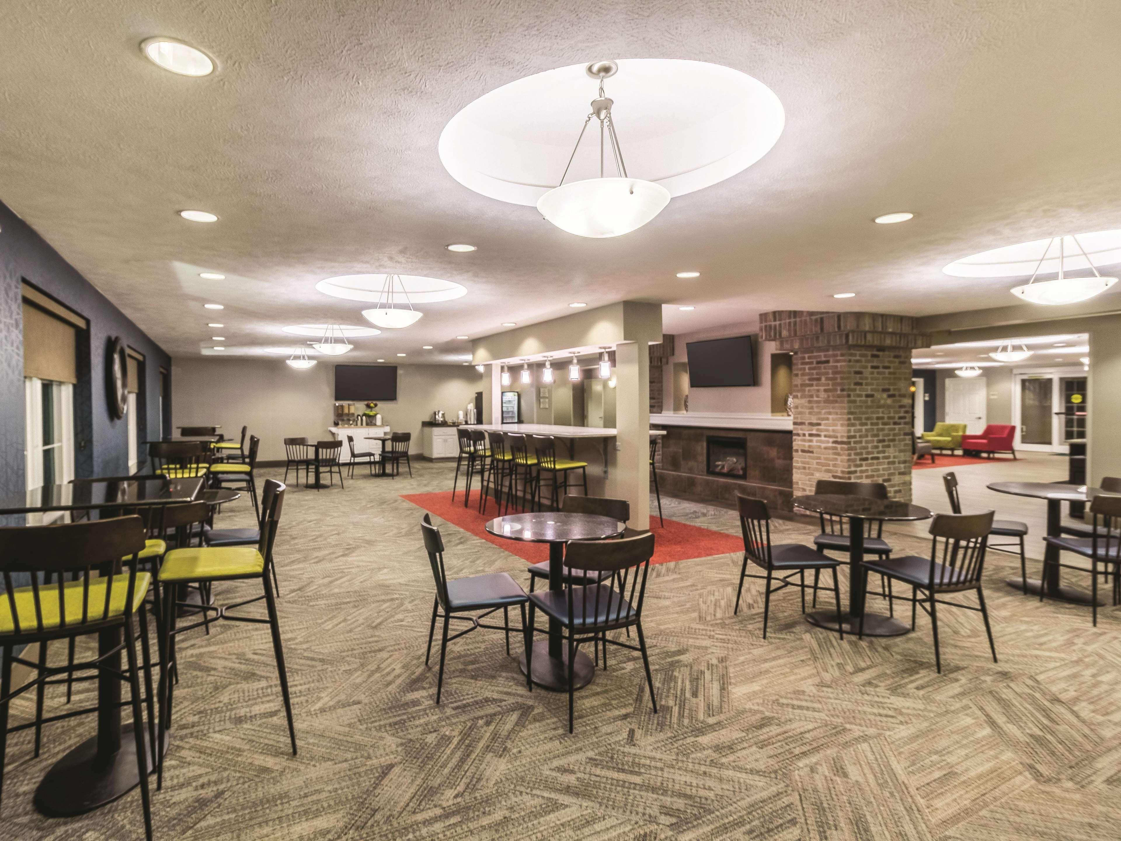 La Quinta By Wyndham Fargo-Medical Center Hotel Bagian luar foto