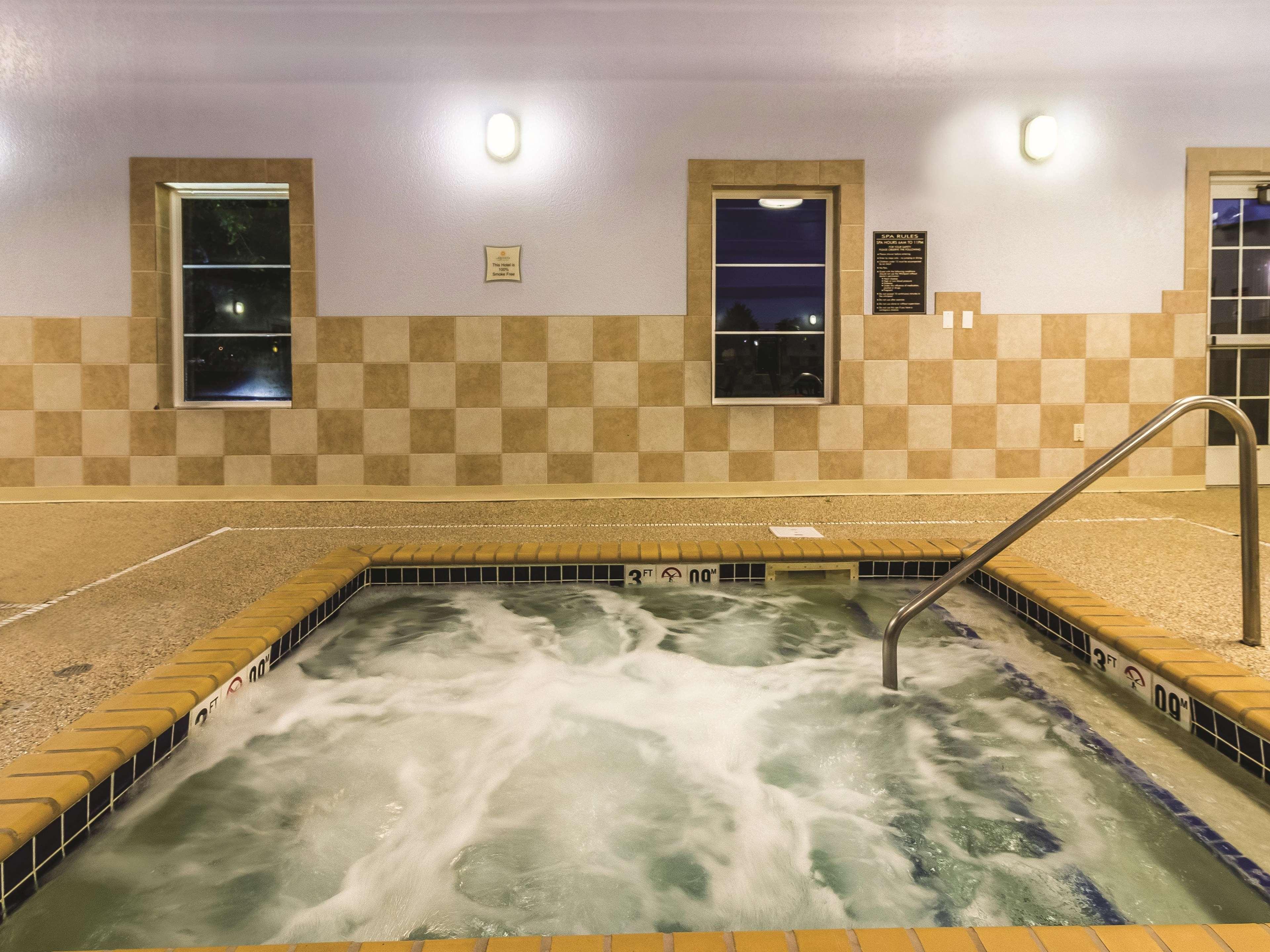 La Quinta By Wyndham Fargo-Medical Center Hotel Bagian luar foto