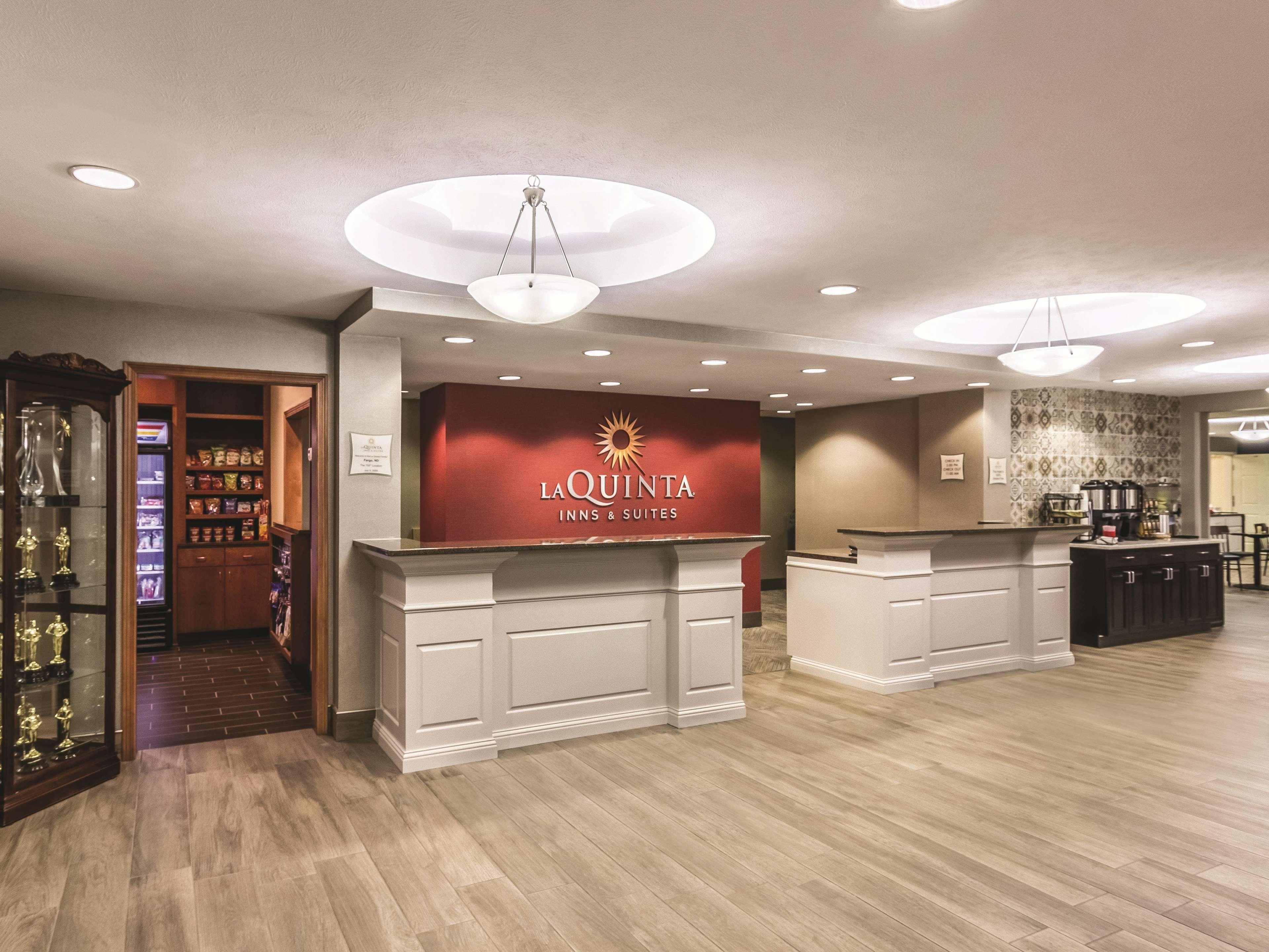 La Quinta By Wyndham Fargo-Medical Center Hotel Bagian luar foto