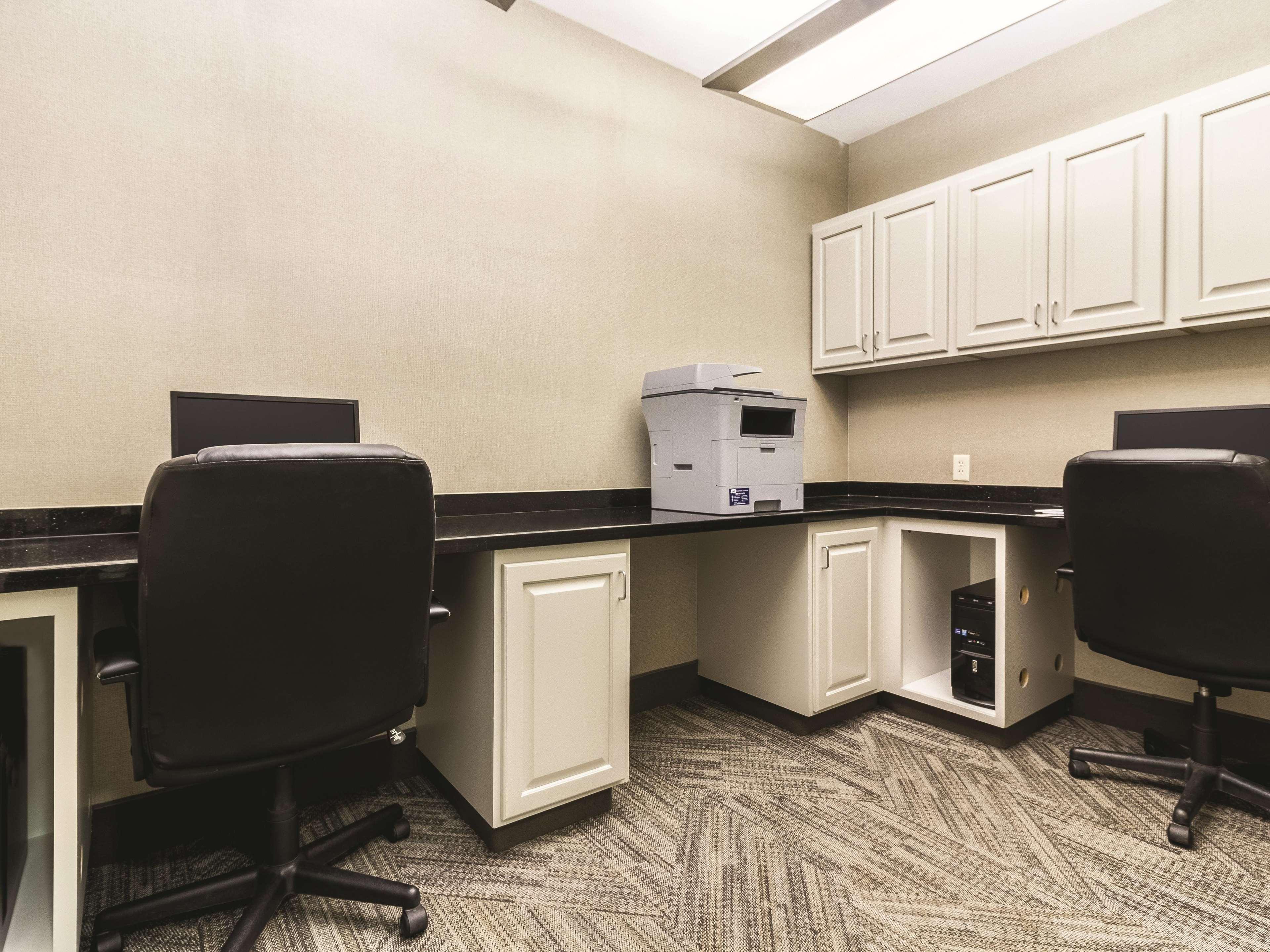 La Quinta By Wyndham Fargo-Medical Center Hotel Bagian luar foto
